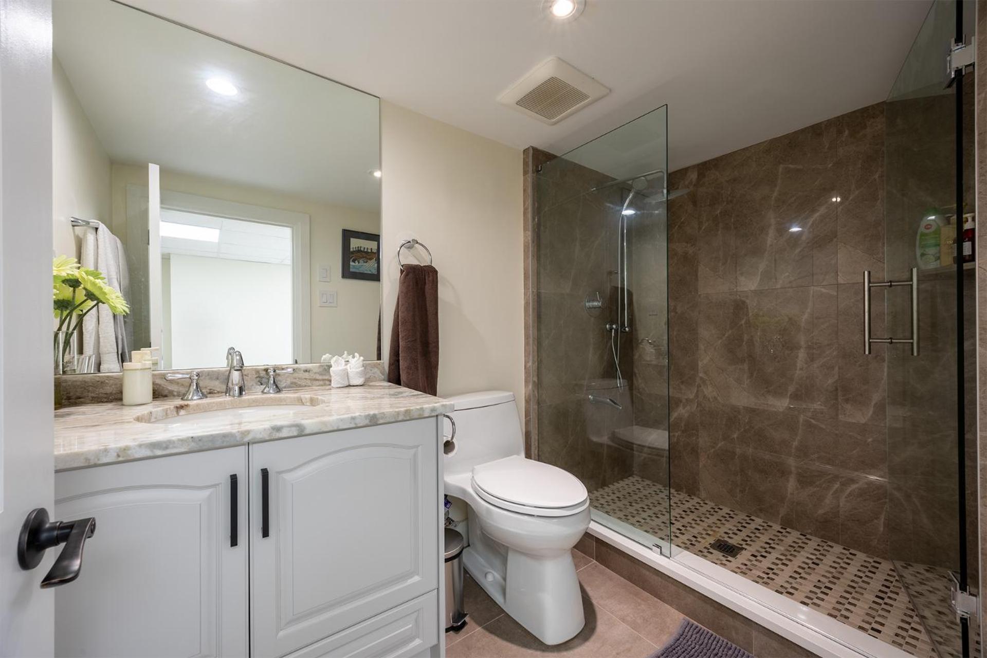 Shaughnessy Cozy Bedrooms Guest House Vancouver Exterior photo