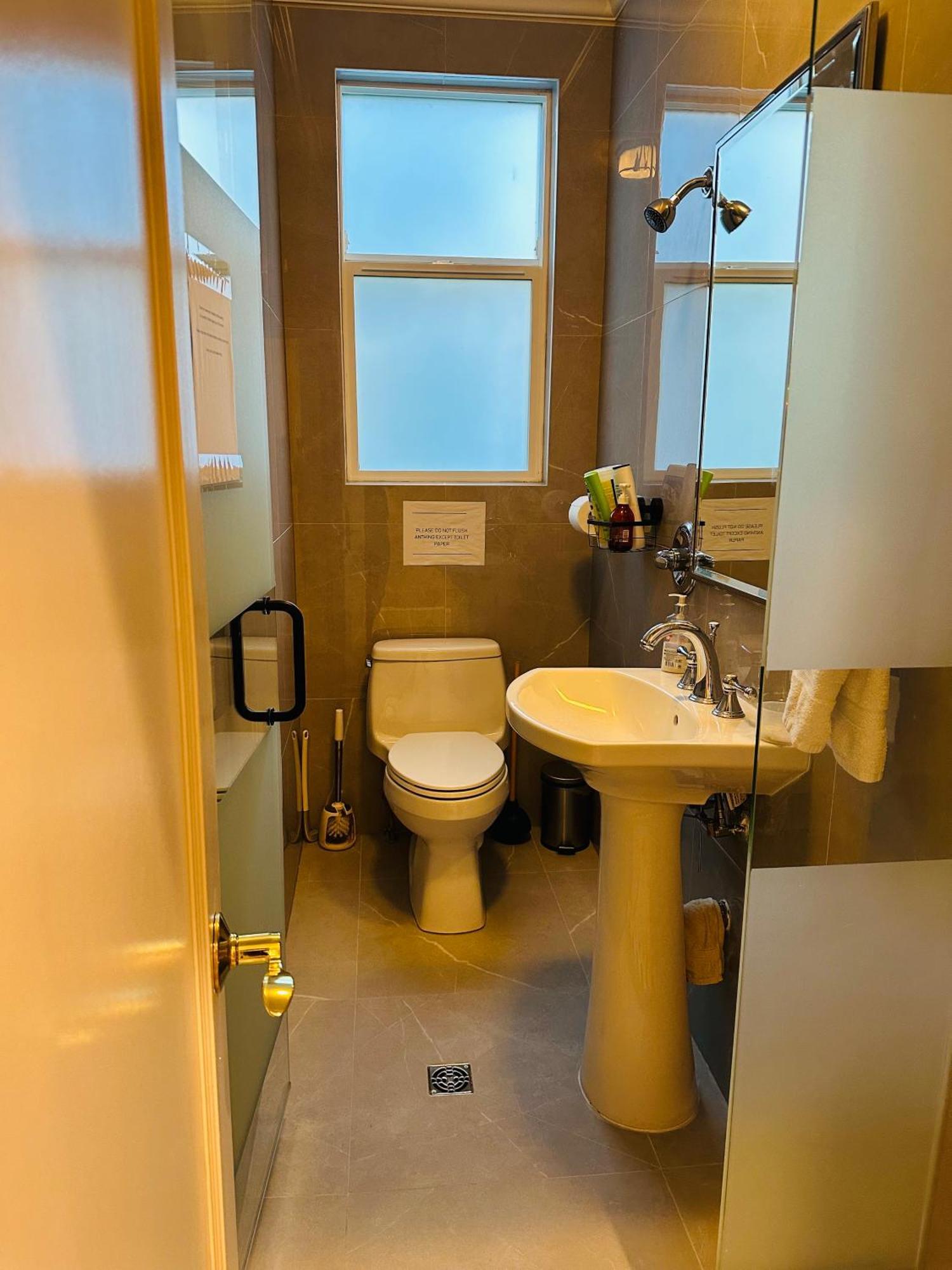 Shaughnessy Cozy Bedrooms Guest House Vancouver Exterior photo